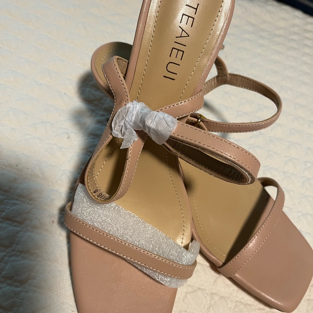 Women's never worn, platform sandal